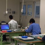 競技の様子（入力回路の製作中）